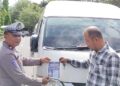 Operasi Patuh Singgalang 2025, Satlantas Polres Pessel Pasang Stiker Sosialisasi di Angkutan Umum 10 Operasi Patuh Singgalang 2025, Satlantas Polres Pessel Pasang Stiker Sosialisasi di Angkutan Umum
