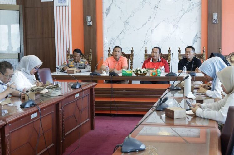 HUT RI ke 80 Tahun 2025, Wako dan Wawako Pariaman IKuti Peluncuran Logo dan Tema HUT ke 80 1 IKUT—Wako Yota Balad, Wakil Wali Kota Pariaman, Mulyadi , saat mengikuti peluncuran logo dan tema Hari Ulang tahun ke-80 Kemerdekaan Republik Indonesia tahun 2025 oleh Presiden Republik Indonesia Republik Indonesia tahun 2025 secara vitual.