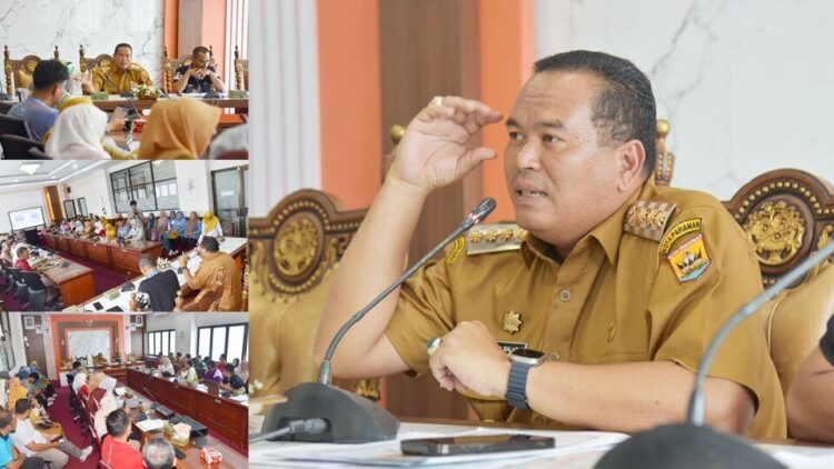 Pemko Pariaman Bersiap untuk IGA Tahun 2025 1 PIMPIN RAPAT— Wali Kota Pariaman Yota Balad memberikan arahan saat rapat persiapan penilaian IGA Tahun 2025.