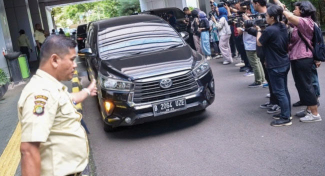 Terkait Dugaan Korupsi Kuota Haji, KPK Sita Satu Unit Mobil hingga Properti usai Geledah Kantor Kemenag 1 Sita— KPK mengungkapkan pihaknya menyita tiga mobil dari penggeledahan yang dilakukan di Kantor Kementerian Ketenagakerjaan pada Selasa (20/5/2025).