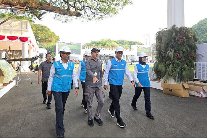 INSPEKSI LANGSUNG— Dirut PLN, Darmawan Prasodjo, saat melakukan inspeksi langsung di sejumlah titik rangkaian agenda peringatan HUT RI di Jakarta.