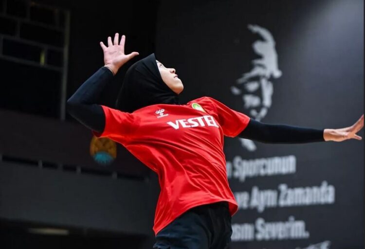 Megawati Kembali Pakai Nomor 8, Mulai Latihan Perdana di Manisa BBSK 1 LATIHAN PERDANA— Bintang voli putri Indonesia, Megawati Hangestri Pertiwi memulai latihan perdana bersama klub barunya Manisa BBSK, untuk kompetisi Kadinlar 1 Ligi 2025/2026 atau Divisi 2 Liga Voli Turki.