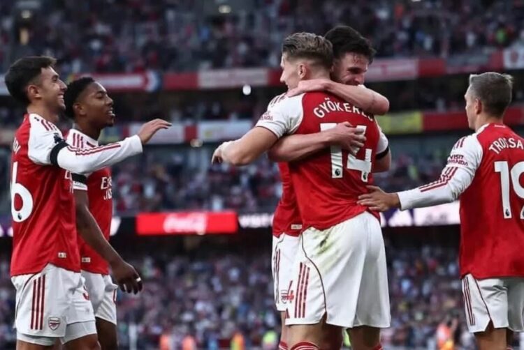 Arsenal Pesta Lima Gol di Emirates, Debut Ajaib Wonderkid 15 Tahun Warnai Kemenangan 1 RAYAKAN KEMENANGAN— Pemain Arsenal merayakan kemenangan telak 5-0 atas Leeds United di Premier League, Minggu (24/8).