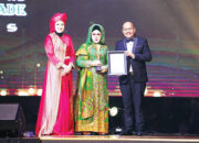 Ketua YP Baiturrahmah Hj. Maizarnis, Raih Penghargaan Inspirational Woman Icon in Education