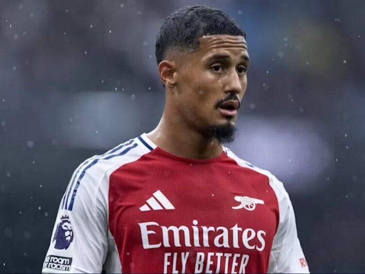 TAWARAN DITOLAK— Arsenal dikabarkan menolak tawaran Real Madrid yang ingin menukar bek tangguh asal Prancis, William Saliba dengan winger asal Brasil, Rodrygo.