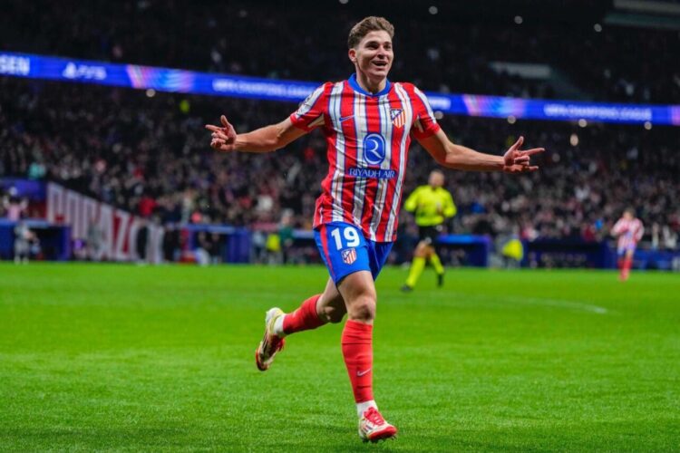 Lewandowski Menua, Barcelona Siapkan Julian Alvarez Sebagai Pengganti 1 RUMOR TRANSFER— Barcelona berencana mendatangkan Julian Alvarez dari Atletico Madrid.