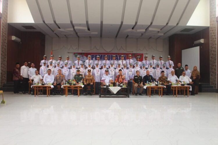 35 Peserta Paskibraka Pasaman Mulai Ikuti Pemusatan Pelatihan 1 DIKLAT PASKIBRAKA— Bupati Pasaman Welly Suhery membuka diklat bagi Calon Pasukan Pengibar Bendera Pusaka (Paskibraka) Tingkat Kabupaten Pasaman tahun 2025.