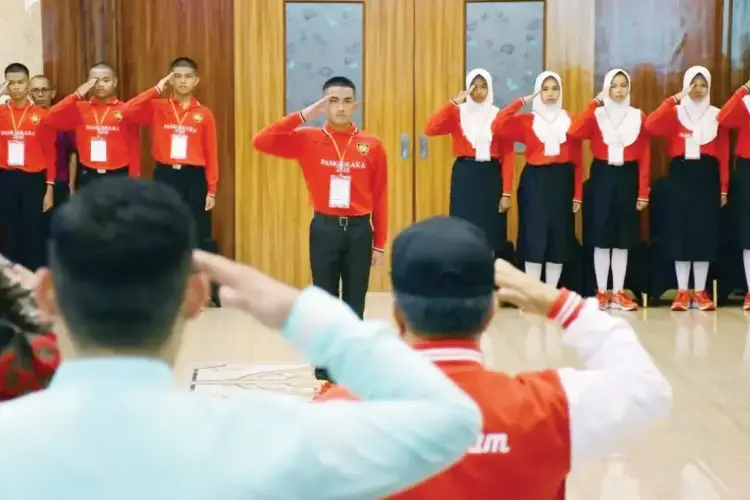 65 Calon Paskibraka Ikuti Pusdiklat, Siap Sukseskan Upacara HUT RI ke-80 di Agam 1 PUSDIKLAT PASKIBRAKA— Selama 15 hari, sebanyak
65 calon Pasukan Pengibar Bendera (Paskibra) Kabupaten Agam 2025, mulai mengikuti Pemusatan Pendidikan
dan Pelatihan (Pusdiklat).