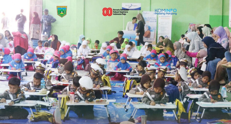Ratusan Anak TK Padang Panjang, Adu Kreativitas di Lomba Mewarnai Kemerdekaan 1 Adu Kreativitas di Lomba Mewarnai Kemerdekaan