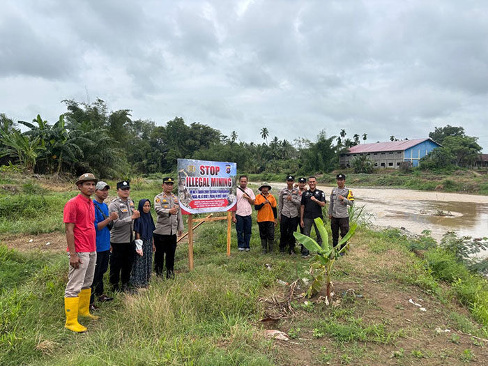 Masyarakat Apresiasi Penertiban Aktifitas Tambang, Aliran Sungai di Sijunjung Kini Mulai Jernih 1 PENETIBAN PETI—Tim Polres Sijunjung usai melakukan penertiban aktifitas tambang emas tanpa izin (PETI) yang ada di Wilkum Polres Sijunjung.