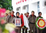 Bupati, Wabup Tanahdatar dan Ratusan Pelayat Lepas Jenazah Alfian Jamrah