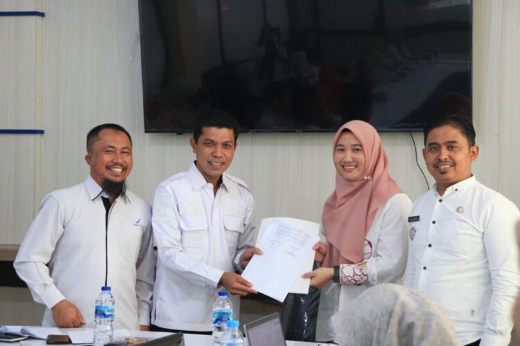 Tanjung Pauh Jadi Kelurahan Pangan Aman 1 MONEV— Asisten I Pemerintahan dan Kesra, Dafrul Pasi bersama camat Payakumbuh Barat saat Monitoring dan Evaluasi (Monev) Program Prioritas Nasional Keamanan Pangan bersama BPOM, Rabu (13/8).