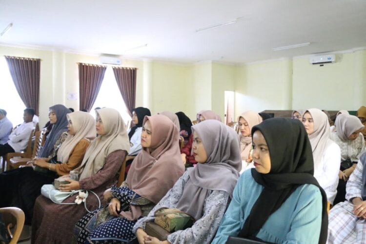 SOSIALISASI CALON PENGANTIN—TBP4 Kota Pariaman kembali menggelar sosialisasi bagi calon pengantin. Kegiatan yang berlangsung bulan ini diikuti oleh 48 orang atau 24 pasang calon pengantin, yang akan segera melangsungkan pernikahan, Selasa (19/8).