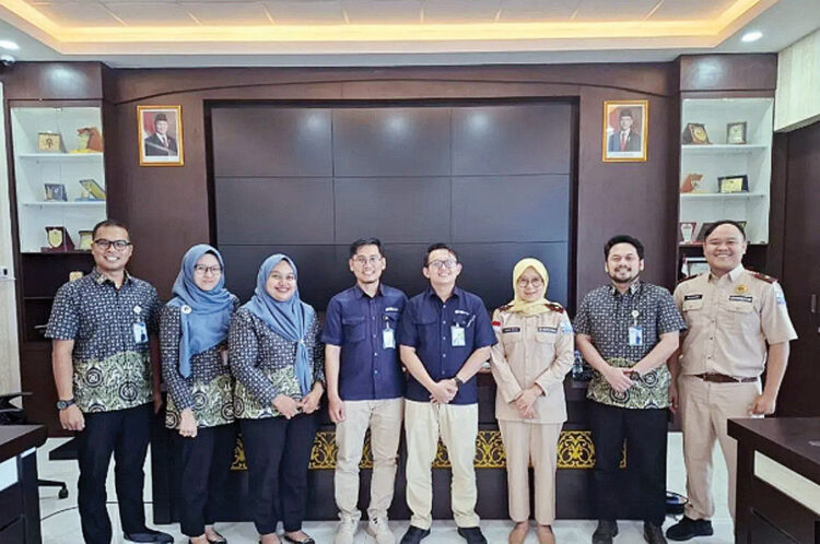 BPJS Kesehatan dan Ketenagakerjaan Bukittinggi Lakukan Pemeriksaan, Banyak Badan Usaha Belum Daftarkan Pekerja Dalam JKN 1 PEMERIKSAAN KEPATUHAN— BPJS Kesehatan Cabang Bukittinggi bersama BPJS Ketenagakerjaan melaksanakan pengawasan dan pemeriksaan (wasrik) bersama terhadap sejumlah Badan Usaha (BU) yang berada di wilayah kerja Kantor Cabang Bukittinggi, di Ruang Pertemuan Kantor Dinas DPMPTSP Kota Bukittinggi.