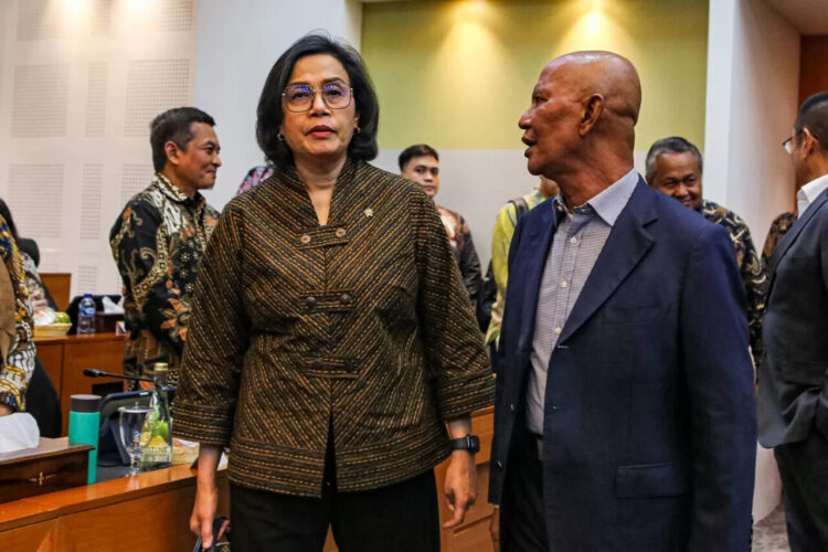 BERBINCANG—Menteri Keuangan Sri Mulyani Indrawati (kiri) bersama Ketua Banggar DPR RI Said Abdullah (kanan).