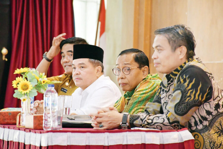 KMP Diharapkan jadi Penopang Pertanian dan Program MBG 1 SOSIALISASI— Bupati Agam, Benni Warlis membuka Sosialisasi Perda No 16 Tahun 2019 tentang pemberdayaan dan perlindungan koperasi serta usaha kecil, yang dibarengi dengan sosialisasi Koperasi Merah Putih oleh Pemprov Sumbar di Auditorium IPDN Kampus Sumbar, Selasa (26/8).