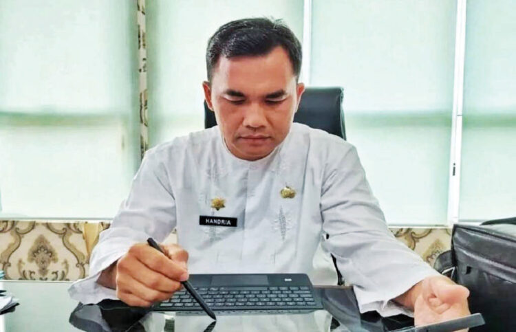 Robek Surat Hibah di Depan Warga, Bupati Agam Perintahkan DPMN Tindak Tegas Oknum Jorong 1 Handria Azmi
Kadis Dinas Pemberdayaan Masyarakat Nagari (DPMN)