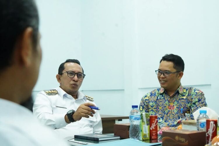 Di hadapan Kepala Satker PPS Sumbar, Bupati Eka Putra Paparkan Proses Pembangunan SR 1 Bupati Eka Putra Paparkan Proses Pembangunan SR Dihadapan Kepala Satker PPS Sumbar