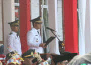 Bupati Rinto Wardana Pimpin Pengibaran Bendera Merah Putih