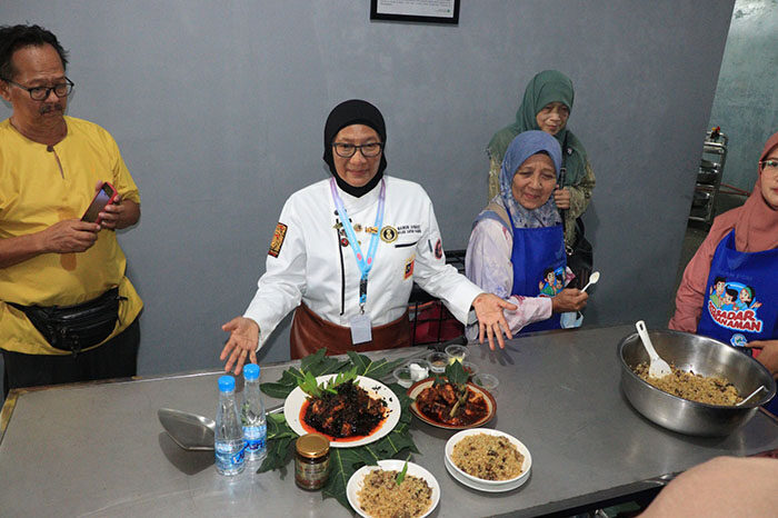 Tujuh Chef Internasional Kunjungi Kota Payakumbuh 1 HADIRI aCRA MARANDANG— Chef Internasional hadir dalam kegiatan Yuk Marandang di Kota Payakumbuh