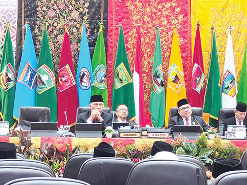 Pimpin Sidang Paripurna Istimewa DPRD Sumbar, Muhidi Ajak Seluruh Elemen Masyarakat Perkuat Persatuan 1 PARIPURNA ISTIMEWA—Suasana Sidang Paripurna Istimewa dalam rangka mendengarkan pidato kenegaraan Presiden RI Prabowo Subianto di DPRD Sumbar.