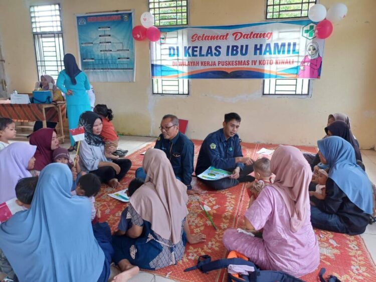 Dampingi Posyandu Terintegrasi di Nagari Katiagan