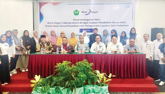 Digitalisasi Layanan Perbankan, Bank Nagari dan Yayasan Pendidikan Bung Hatta Jalin Kerja Sama 1 KERJA SAMA—Bank Nagari dan Yayasan Pendidikan Bung Hatta, melakukan penandatanganan kerja sama digitalisasi layanan perbankan, di Hotel Daima Jl Sudirman, Selasa (5/8).