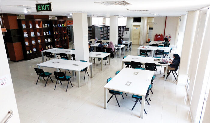 Memeriahkan HUT ke-80 Kemerdekaan RI, Dinas Arsip dan Perpustakaan Sumbar Gelar Festival Literasi 1 PERPUSTAKAAN— Salah satu sudut baca dan sejumlah koleksi buku yang terdapat di Perpustakaan Sumbar. Untuk memeriahkan HUT ke-80 Kemerdekaan RI, Dinas Arsip dan Perpustakaan Sumbar menggelar Festival Literasi, 9 hingga 11 September 2025.