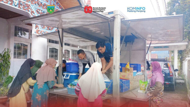 Warga Belanja Sembako Murah di Taman Pensil 1 Dipusatkan di Taman Pensil