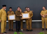 Rakor SPM di Sumatera Barat, Bupati Eka Putra Terima Sertifikat WBTbI