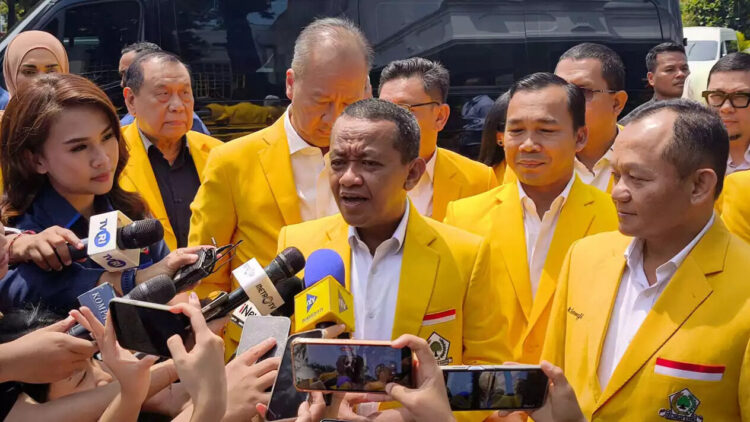 Rombongan Petinggi Golkar Temui Presiden Prabowo di Istana, Bahli: Kita Melakukan Silaturahmi 1 MENGHADAP PRABOWO— Ketua Umum DPP Golkar, Bahlil Lahadalia beserta rombongan petinggi
Golkar sambangi Istana Kepresidenan untuk menghadap Prabowo.