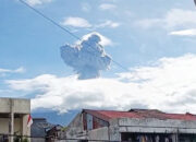 Erupsi Lagi, Marapi Semburkan Abu Vulkanik Setinggi 1.600 Meter