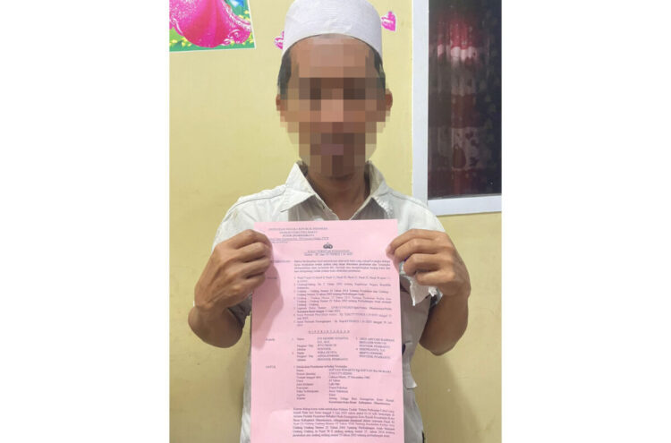 Biadab! Guru Pesantren Cabuli 3 Santriwati, Modusnya Marah-marah dan Bangunkan Korban Shalat Tahajud 1 CABUL— Oknum guru pesantren yang mencabuli tiga santriwati ditangkap Tim Satreskrim Polres Dharmasraya.