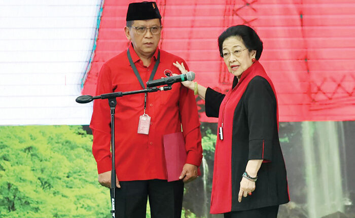 Hasto Kristiyanto Resmi Dilantik Kembali Sebagai Sekjen PDIP 1 PELANTIKAN— Ketua Umum PDIP Megawati Soekarnoputri melantik Hasto Kristiyanto sebagai Sekjen periode 2025-2030 di Kantor DPP PDIP.