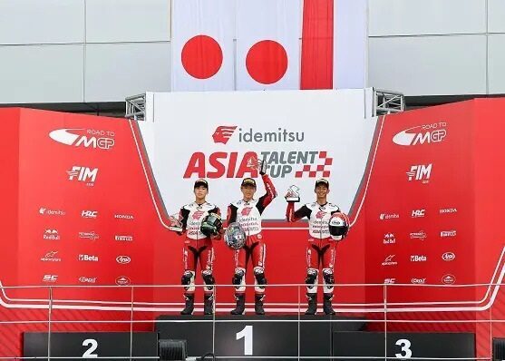 NAIK PODIUM—M Badly Ayatullah, pebalap muda binaan PT Astra Honda Motor (AHM) berhasil naik podium pada putaran ketiga Idemitsu Asia Talent Cup (IATC) musim 2025 di Sepang International Circuit, Malaysia.