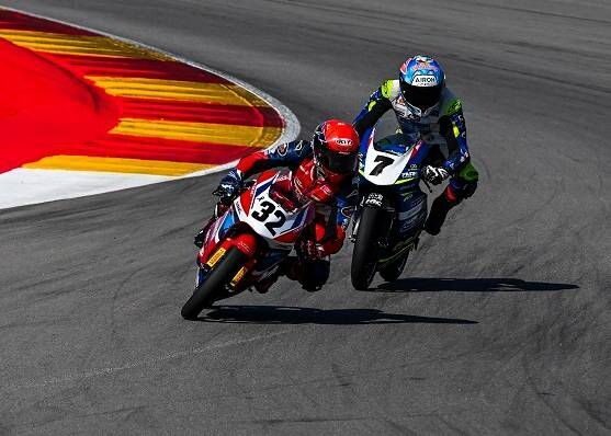 Tampil Kencang di Aragon, Pebalap Binaan Astra Honda Tembus 10 Besar Kejuaraan Dunia Junior 1 BALAPAN—Pebalap binaan PT AHM saat memacu motornya pada putaran keempat FIM JuniorGP World Championship di sirkuit MotorLand Aragon, Spanyol.