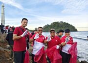 Paguyuban Pimpinan Instansi Vertikal Sumatera Barat Bersihkan Sampah Pantai Padang, PLN Aktif Terlibat