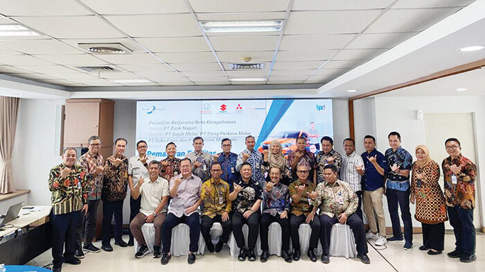 Perkuat Layanan KKB, Bank Nagari Gandeng Dealer Ternama 1 KERJASAMA— Bank Nagari melakukan penandatanganan kerjasama bersama 4 dealer besar di Sumbar terkait dengan penguatan pemasaran Fasilitas Kredit Kendaraan Bermotor (KKB), Kamis (28/8).