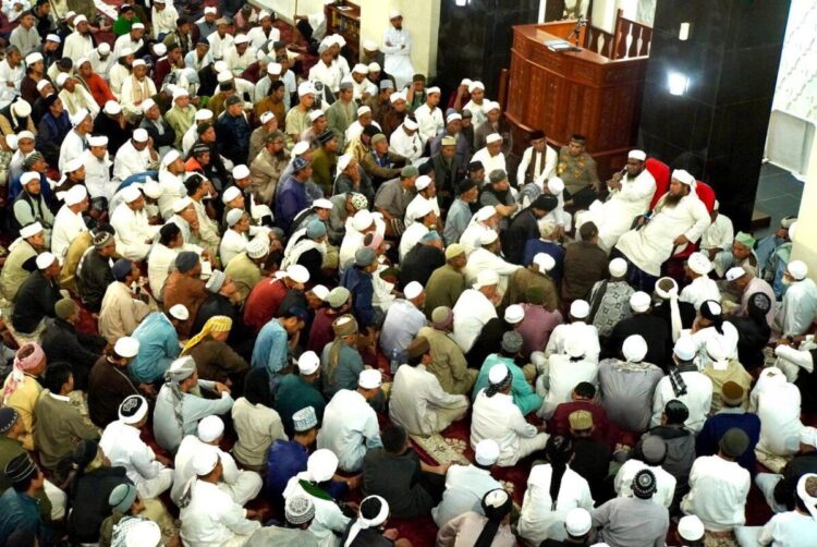 Dihadiri Wawako Allex, Jamaah Tabligh se-Sumbar Gelar Musda dan Tablig Akbar di Islamic Centre 1 TABLIGH AKBAR— Ratusan jamaah memadati Masjid Agung Manarul ‘Ilmi Islamic Centre, Sabtu (9/8), pada kegiatan Musyawarah Daerah (Musda) dan Tablig Akbar Jamaah Tabligh se-Sumatera Barat.