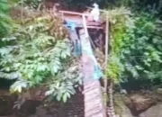 Gegara Jembatan Putus, 2 Jorong di Nagari Cubadak Barat Terisolasi