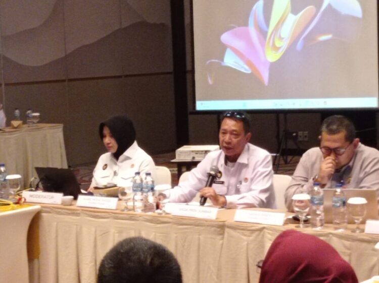 Kabid Media Massa Kemenko Polkam RI, Letkol Burhan Buka Acara Rakor IKP 2025 di Padang 1 RAPAT KOORDINASI— Kabid Media Massa Kementrian Koordinator Bidang Politik dan Keamanan Republik Indonesia (Kemenko Polkam RI), Letkol Muhammad Burhan membuka acara Rapat Koordinasi Pembahasan Peningkatan Nilai Indeks Kemerdekaan Pers di Hotel Saintika Padang, Kamis (14/8).