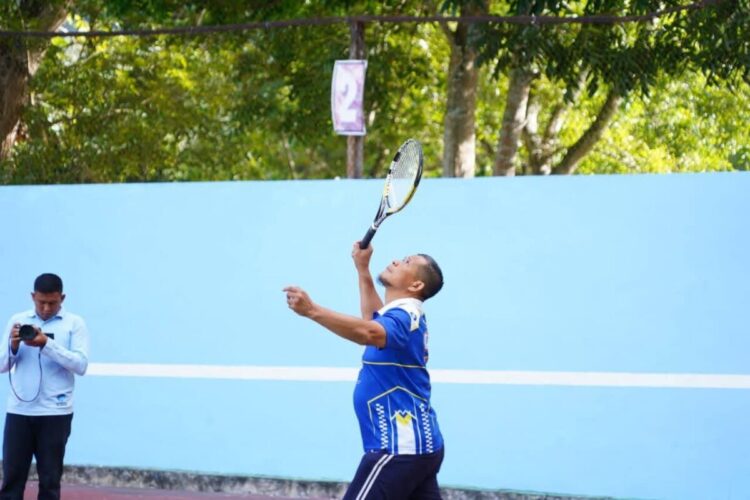 HUT RI, Pemkab Tanahdatar Gelar Lomba 1 Kadis Perhubungan Yusnen ambil bagian pada cabang tenis lapangan. chandra antoni