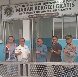 Tinjau Dapur MBG di Pessel, Kapolda Tegaskan Komitmen Polri Peduli Gizi Anak Bangsa 1 MENINJAU— Kapolda Sumbar Irjen Pol Gatot Tri Suryanta saat meninjau dapur MBG di Kabupaten Pessel.