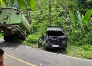 Tabrakan dengan Mobil Pikap L300, Truk Tangki Nyaris Masuk Jurang, Tiga Orang Luka-luka