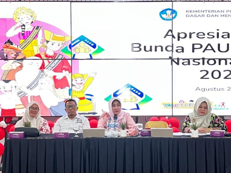 Padang Panjang Sia Hadapi Lomba Apresiasi Bunda PAUD Tingkat Nasional 2025 1 Kegiatan ini dihadiri Bunda PAUD Kota Padang Panjang Ny. Maria Feronika Hendri