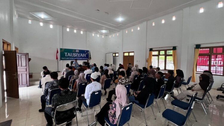 Spirit Religius dan Kepedulian Sosial, Kejari Solok Selatan Sambut Harlah Kejaksaan RI ke-80 1 HARLAH KEJAKSAAN RI— Kejaksaan Negeri (Kejari) Solok Selatan menggelar serangkaian kegiatan yang bukan hanya bernuansa seremonial, tetapi juga sarat makna kebersamaan, kepedulian dan
nilai religius.
