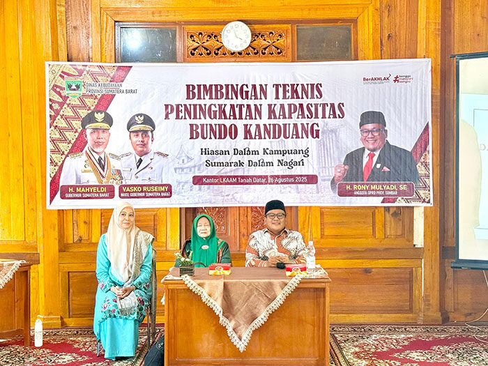 Kadisbud Buka Bimtek, Tingkatkan Kapasitas Bundo Kanduang 1 Kepala Dinas Kebudayaan Provinsi Sumatera Barat Dr. H. Jefrinal Arifin S.H