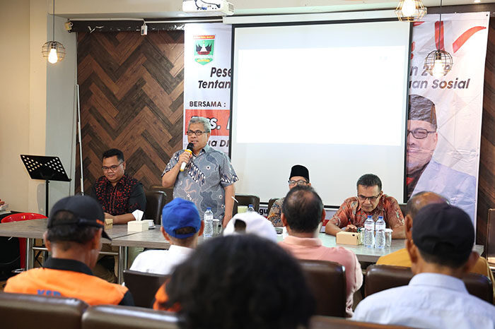 SOSIALISASI— Ketua DPRD Sumbar, Muhidi saat menyosialisasikan Perda Nomor 8 Tahun 2019 tentang Penyelenggaraan Kesejahteraan Sosial kepada masyarakat di Kota padang.