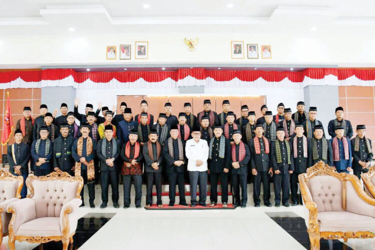 LKAAM se-Sumbar Gelar Pertemuan di Agam, Bupati: Momen Penuh Makna 1 PERTEMUAN— Lembaga Kerapatan Adat Alam Minangkabau (LKAAM) se Provinsi Sumatera Barat menggelar pertemuan, di Balairung Rumah Dinas Bupati Agam, Rabu (27/8).
