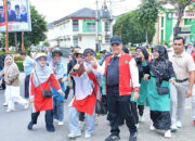 Meriah, Ratusan Masyarakat Ikuti Gerak Jalan Santai HUT Kemerdekaan